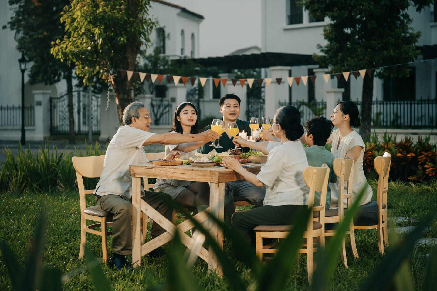 Phát triển vì Con người & Cộng đồng